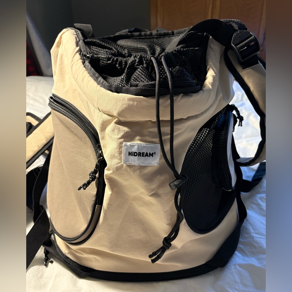 HIDREAM FRONT FACING PET CARRIER. COMES WITH STORAGE BAG. USED TWICE.